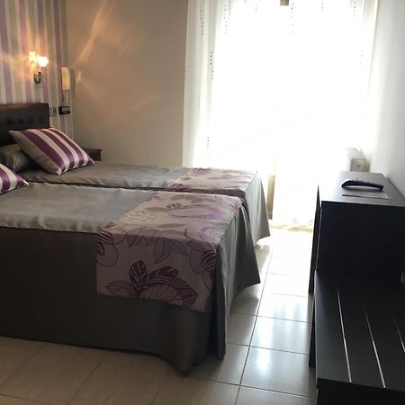 Hostal Sainz Riano  Luaran gambar