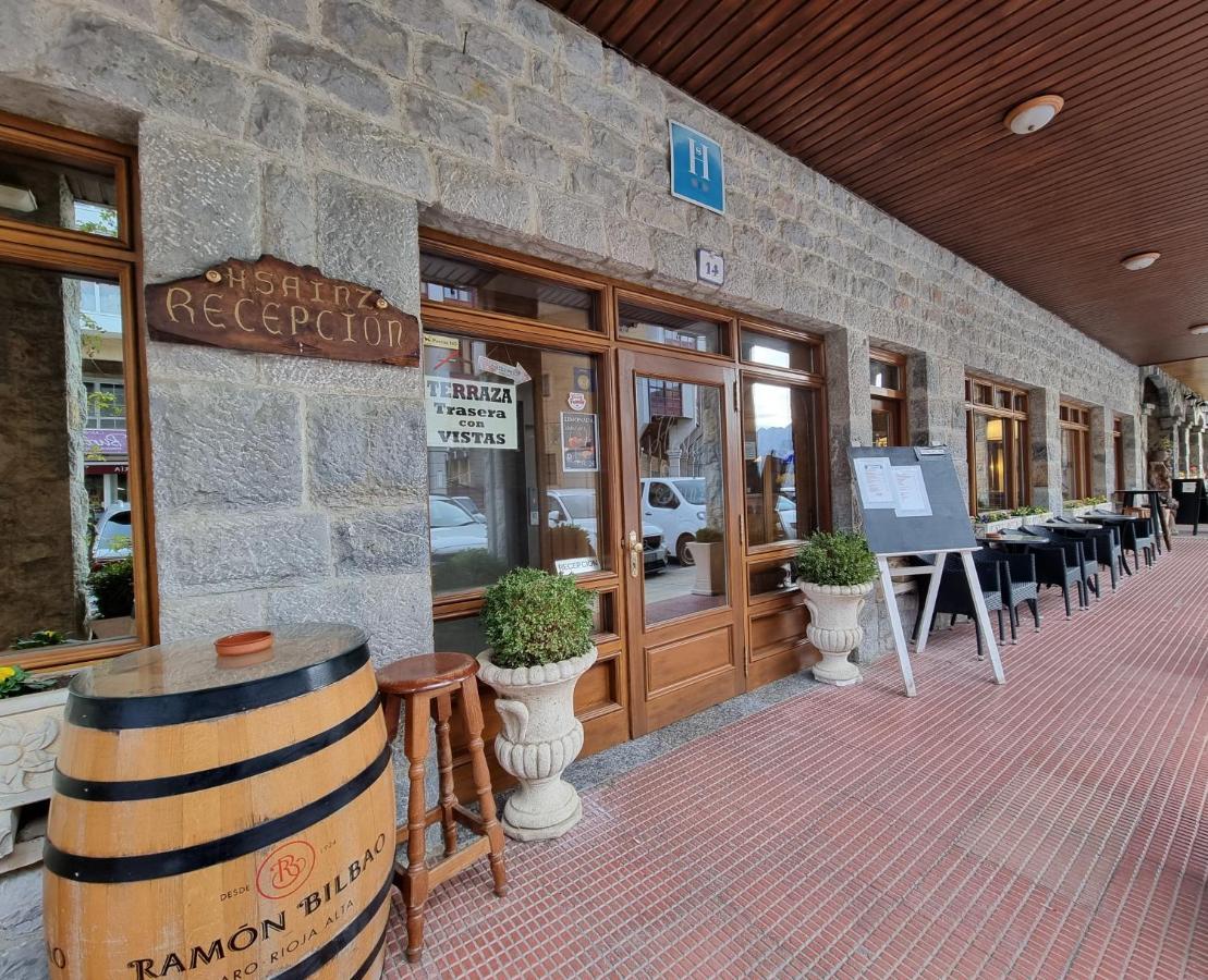 Hostal Sainz Riano  Luaran gambar