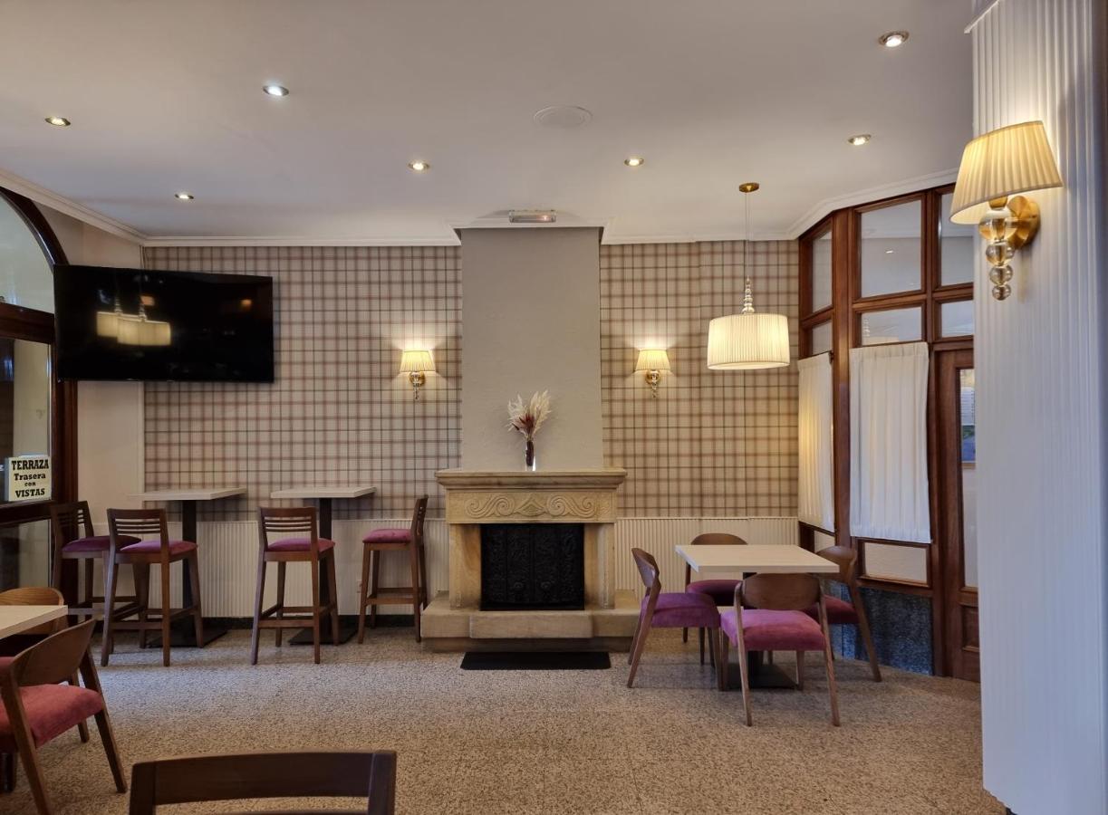 Hostal Sainz Riano  Luaran gambar