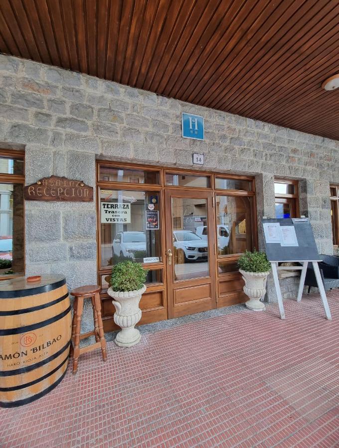 Hostal Sainz Riano  Luaran gambar