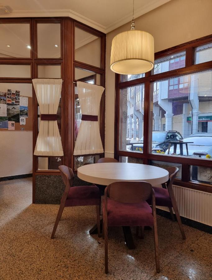 Hostal Sainz Riano  Luaran gambar