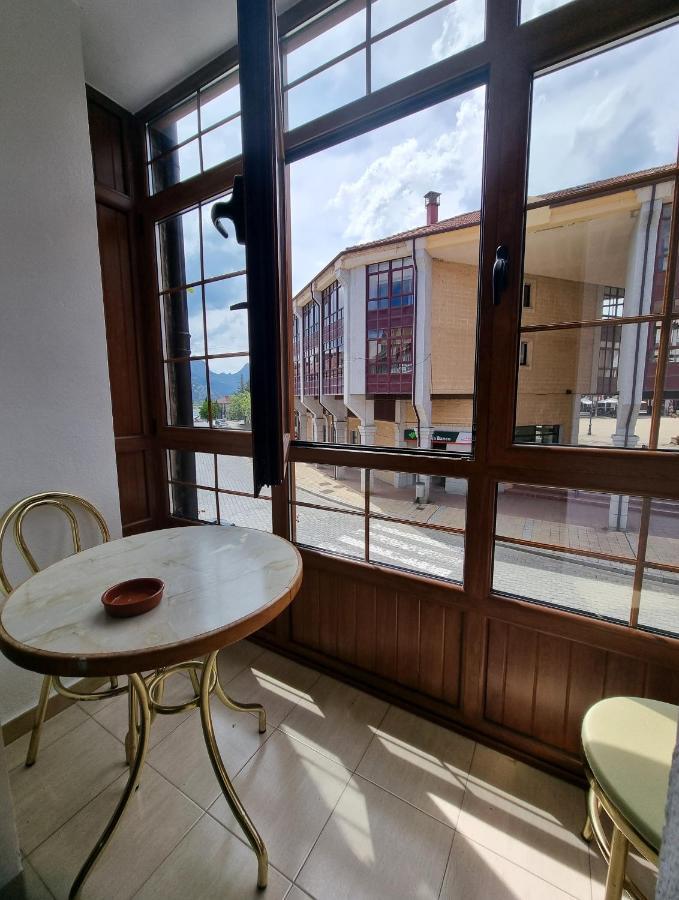 Hostal Sainz Riano  Luaran gambar