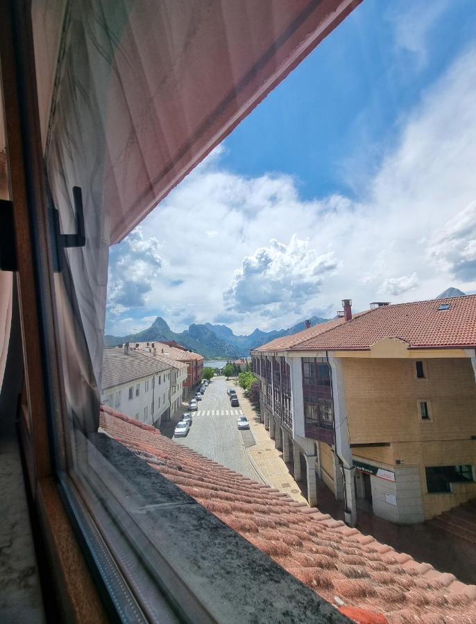 Hostal Sainz Riano  Luaran gambar