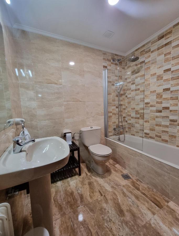Hostal Sainz Riano  Luaran gambar