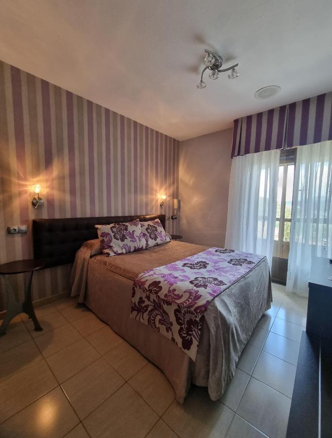 Hostal Sainz Riano  Luaran gambar
