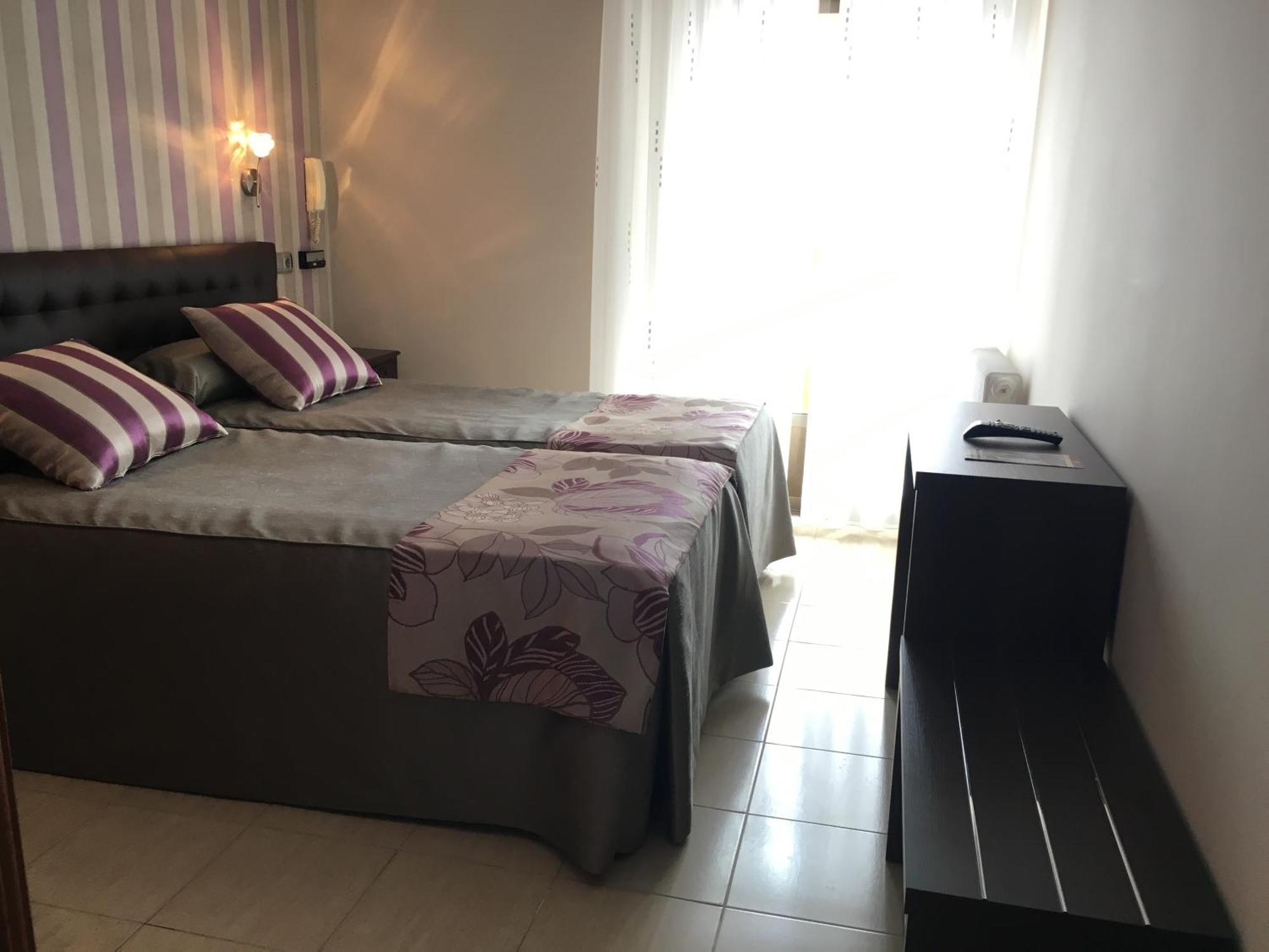 Hostal Sainz Riano  Luaran gambar