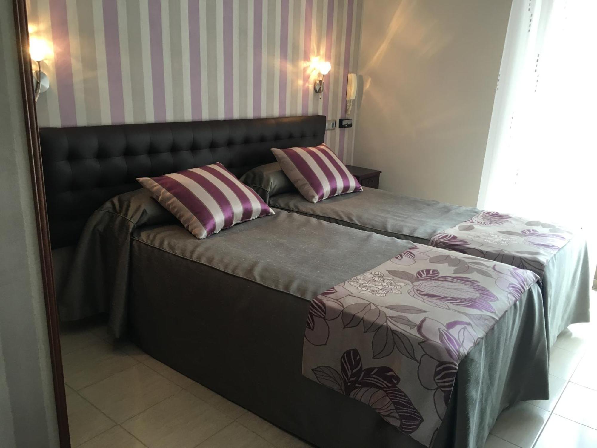 Hostal Sainz Riano  Luaran gambar
